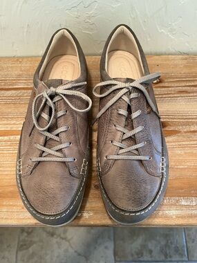 Ecco Women’s Brown Lace-Up Casual Slip-On Sneakers. Size 40 (US9)